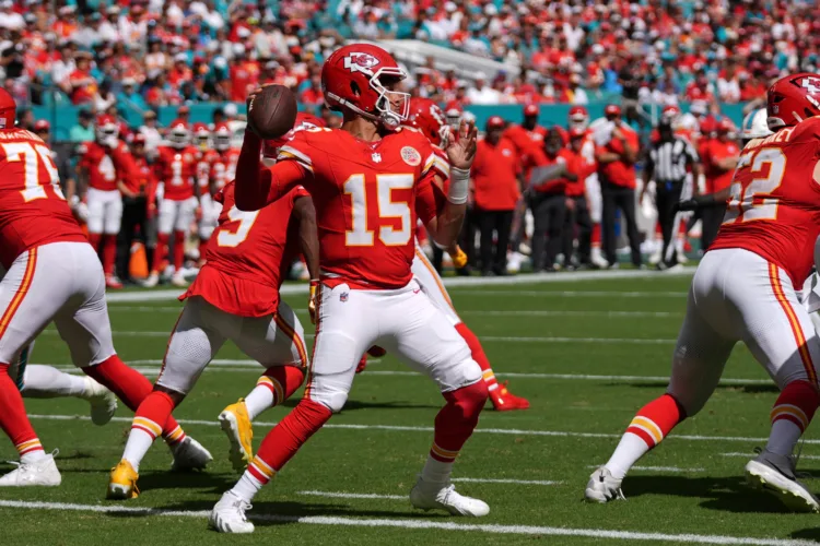 Pro Picks: Patrick Mahomes and the Chiefs will hand the Raiders their first loss